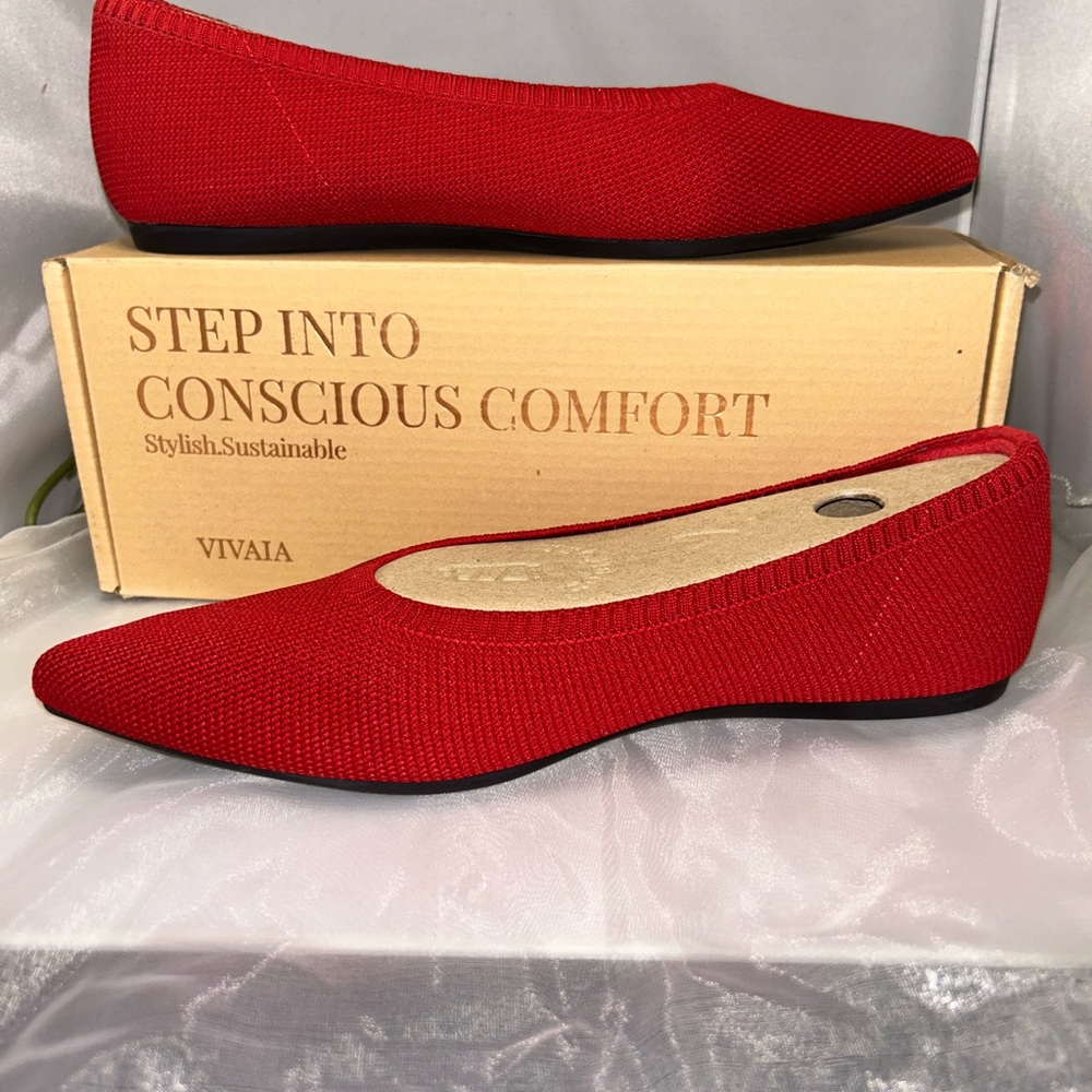 VIVAIA pointed toe flats.